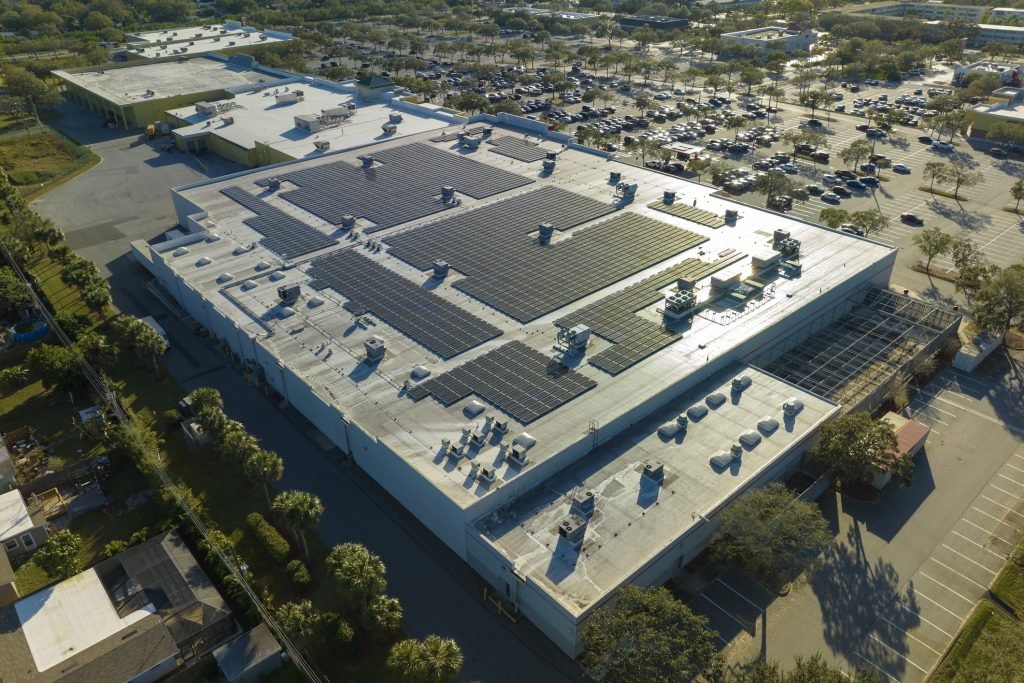 megabatterij zonnepanelen bij bedrijf in Vlaanderen